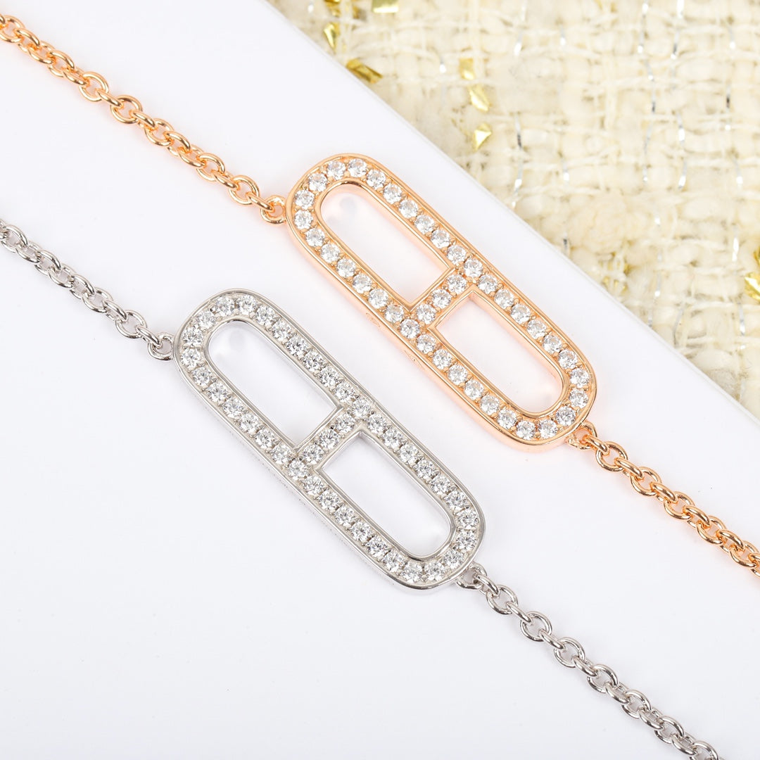 Toggle Pendant Necklace in Polished Metal-Tone – Toggle Detail – Design 028 close-up detail
