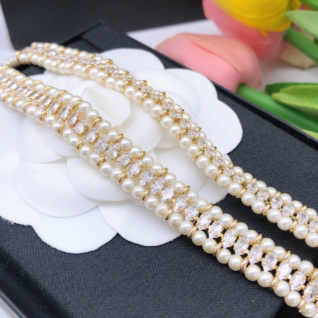 Pearl Pearl-Detail Pendant Necklace – Pearl Detail – Design 022 detail view