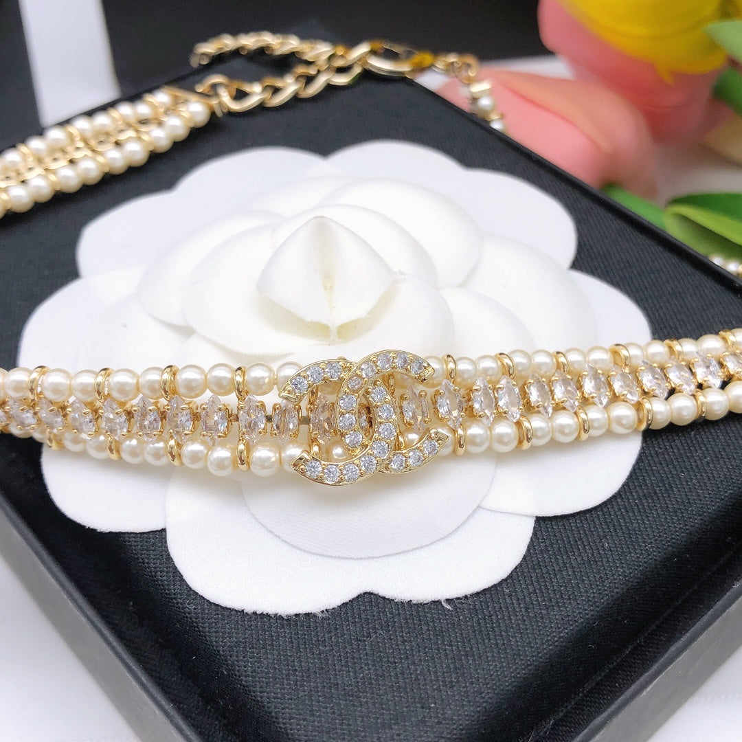 Pearl Pearl-Detail Pendant Necklace – Pearl Detail – Design 022 side detail