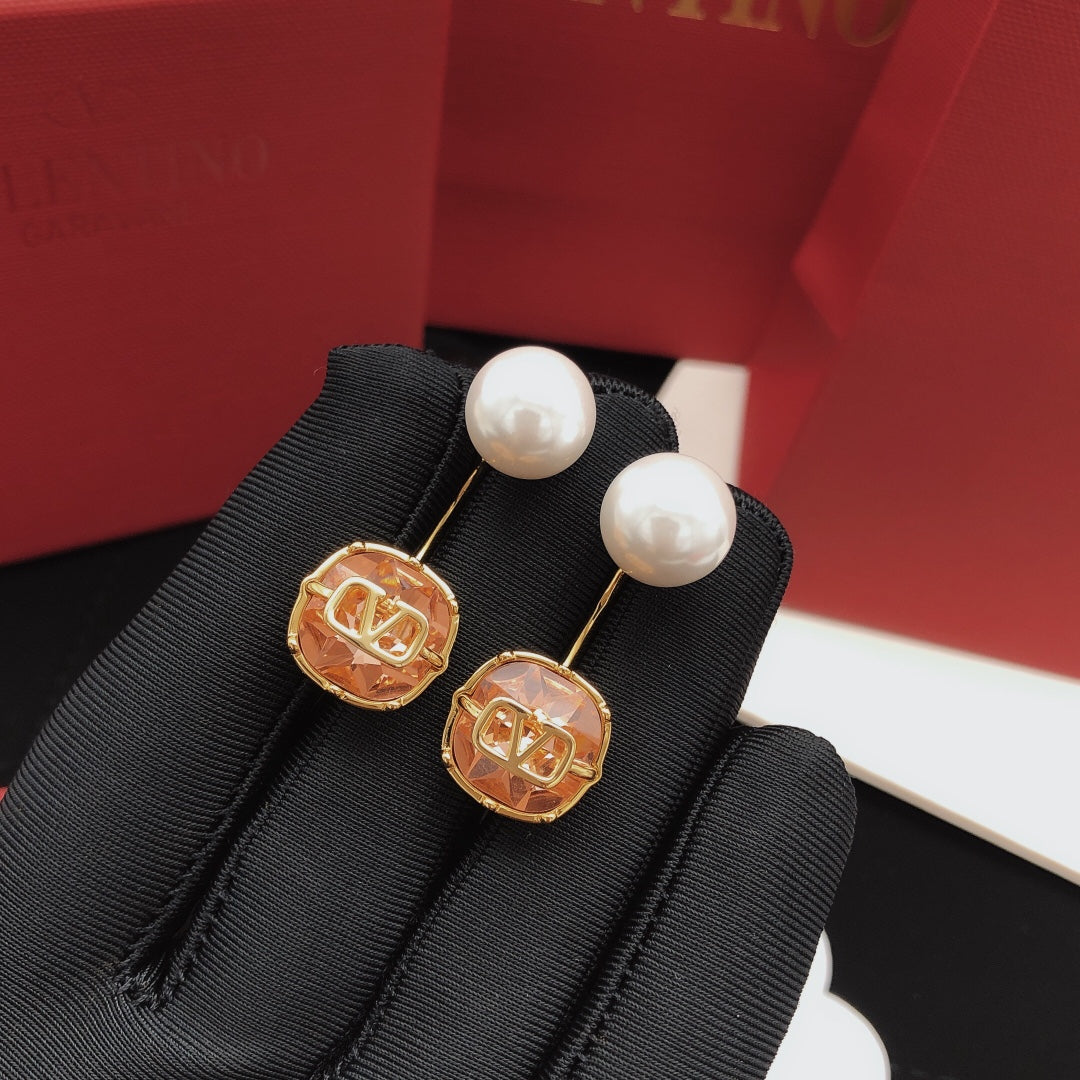 Signature Emblem Pearl-Detail Drop Earrings – Red side detail