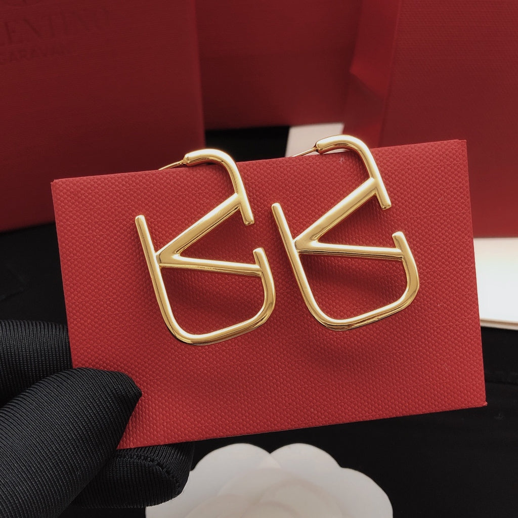 Signature Emblem Polished Stud Earrings – Medium detail view