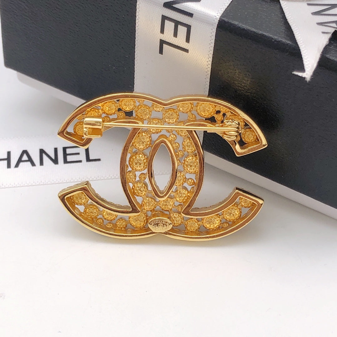 Double-C Emblem Brooch in Gold-Tone – Pearl Detail front product view