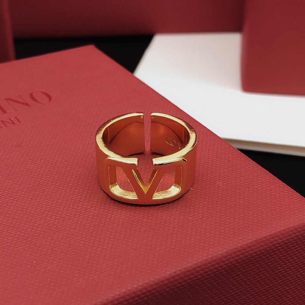 Signature Emblem Polished Ring front view