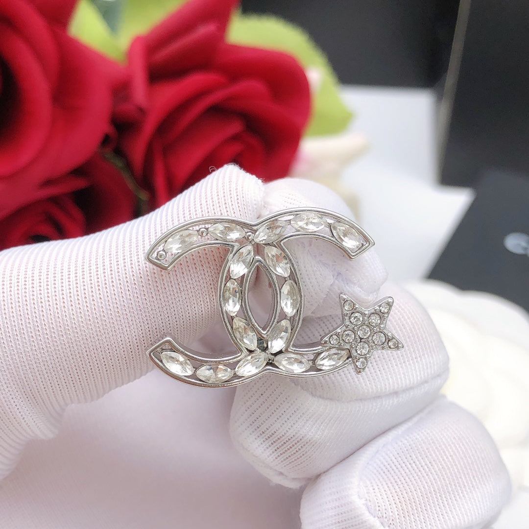 Double-C Emblem Stud Earrings in Polished Metal-Tone – Design 381 close-up detail
