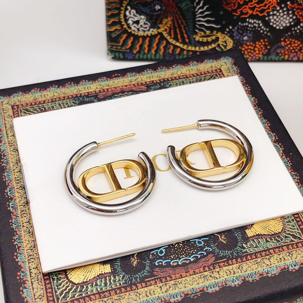 Round Jewelry Accessory in Gold-Tone – Design 001 front product view