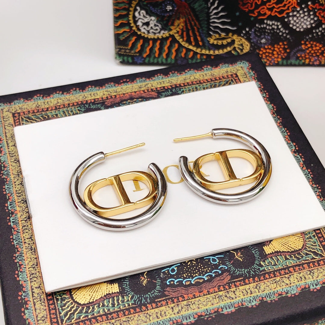 Round Jewelry Accessory in Gold-Tone – Design 001 front product view