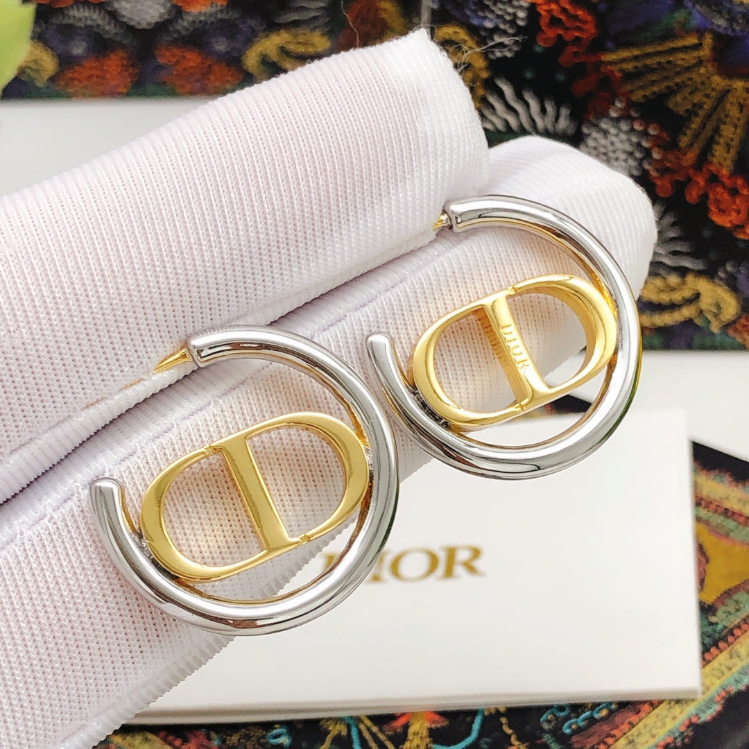 Round Jewelry Accessory in Gold-Tone – Design 001 main product view