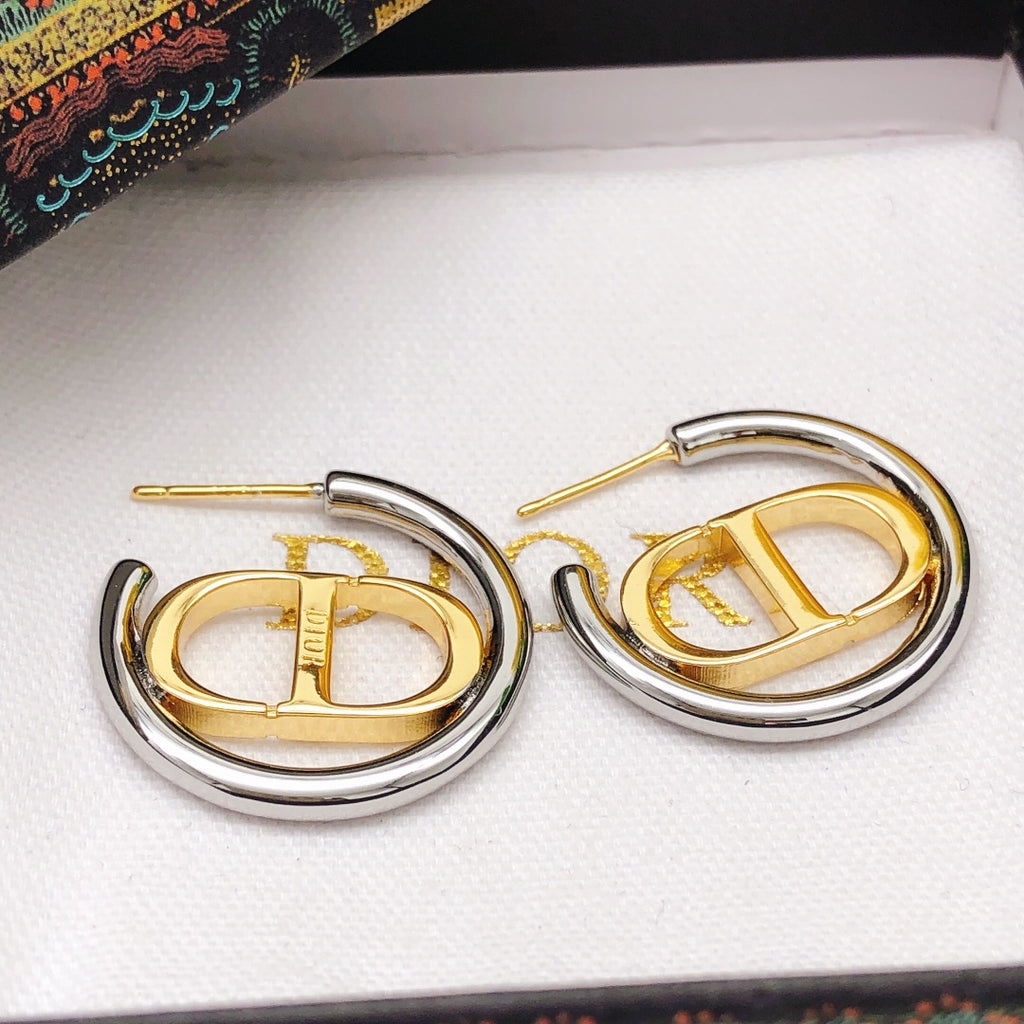 Round Jewelry Accessory in Gold-Tone – Design 001 styled product view