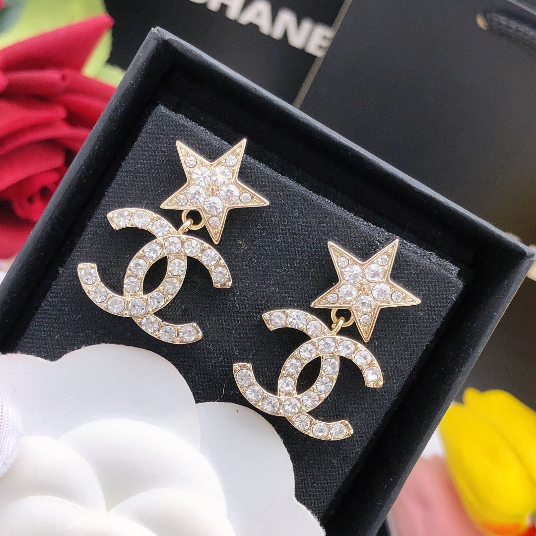 Star Stud Earrings in Gold-Tone – Star Detail front product view