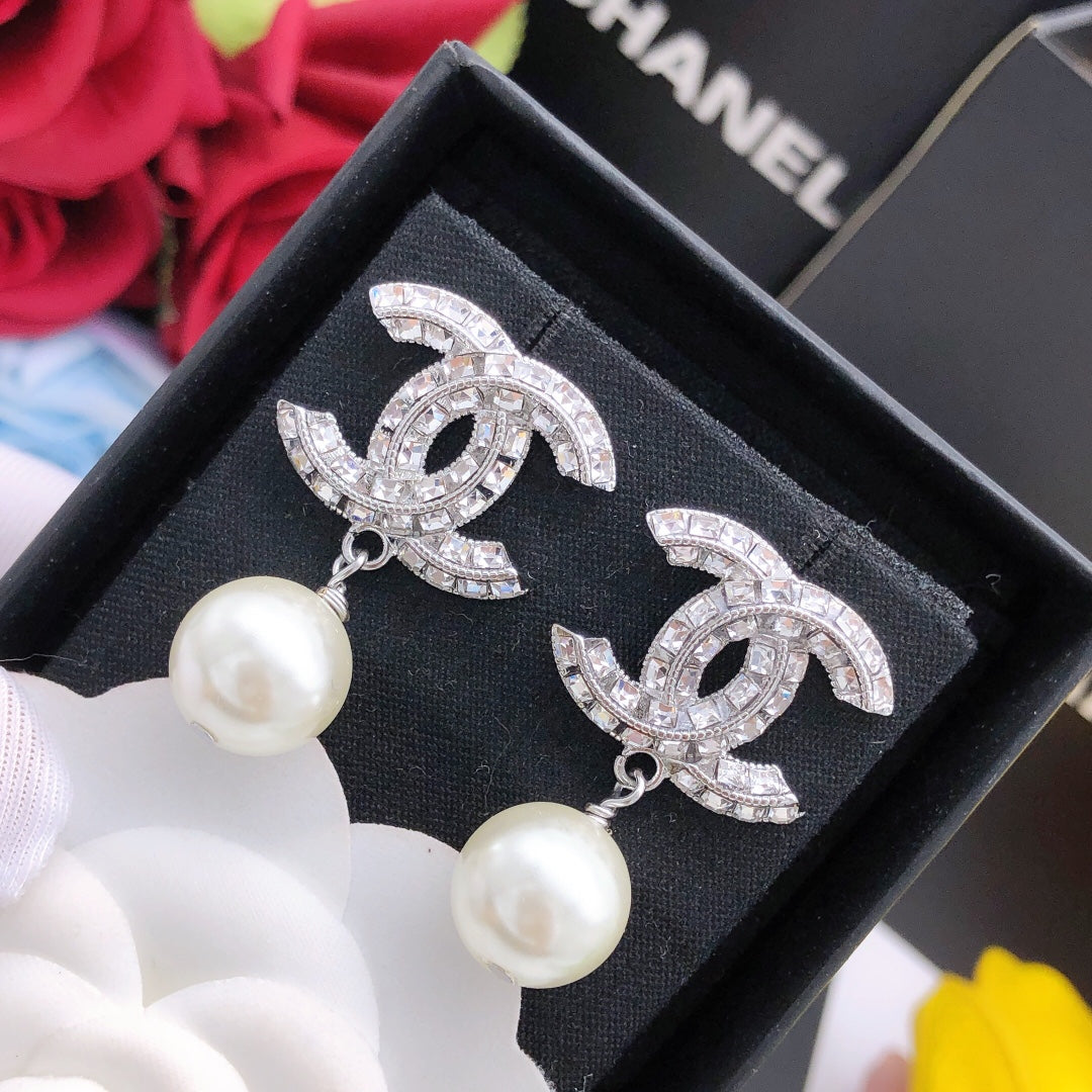 Pearl Pearl-Detail Stud Earrings – Pearl Detail front product view