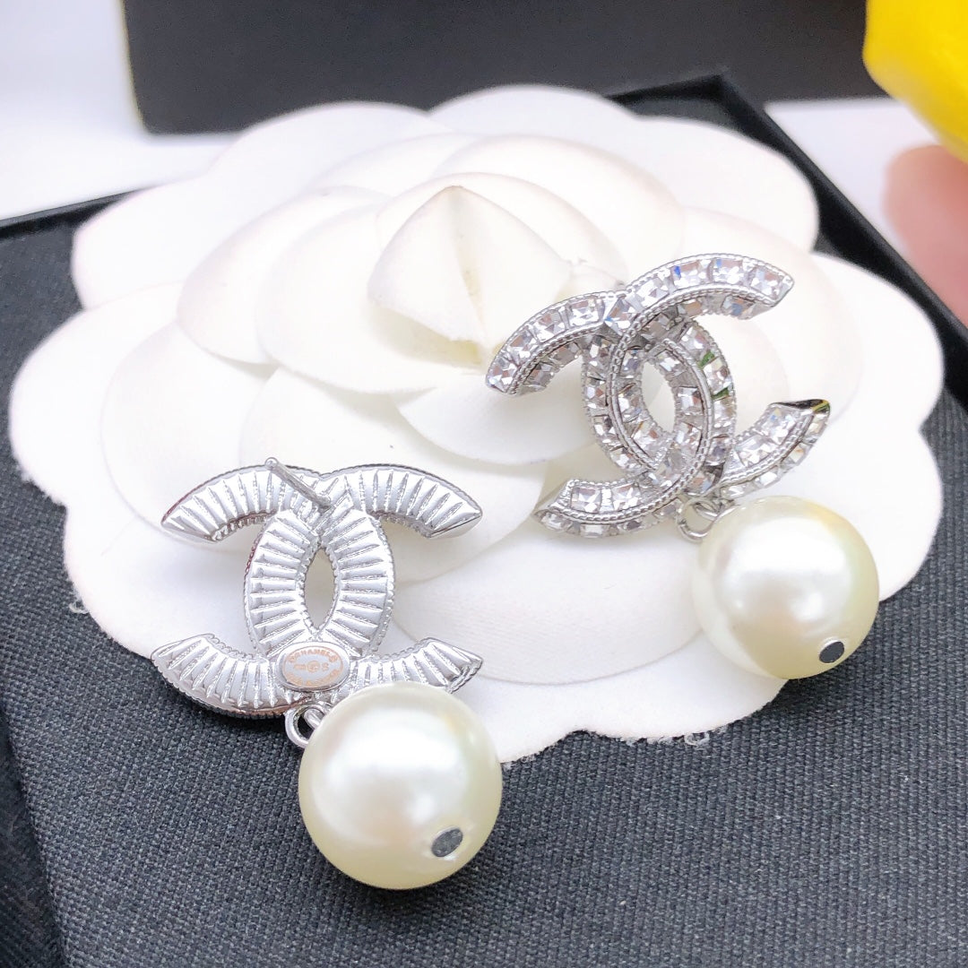Pearl Pearl-Detail Stud Earrings – Pearl Detail main product view