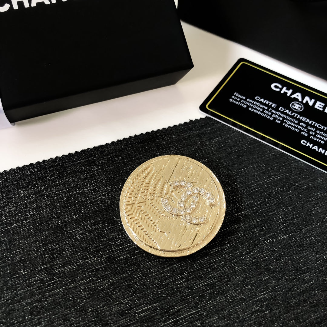 Double-C Emblem Brooch in Polished Metal-Tone – Design 036 main product view