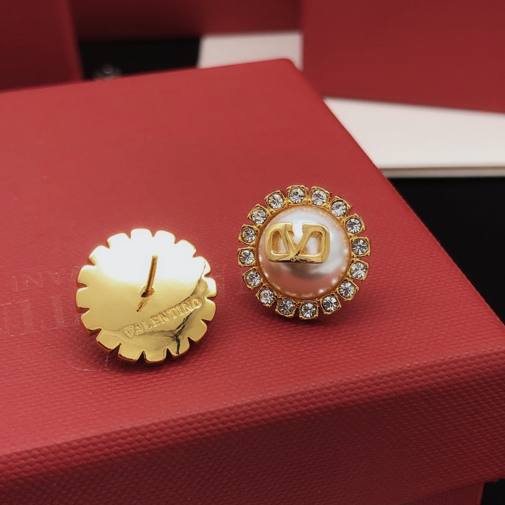 Round Stud Earrings in Gold-Tone side detail