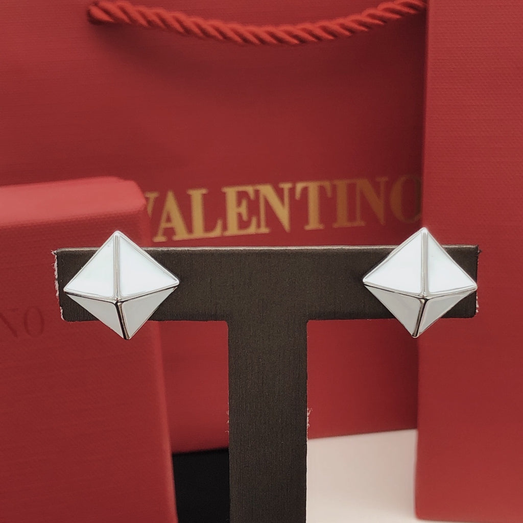 Triangle Jewelry Accessory side detail