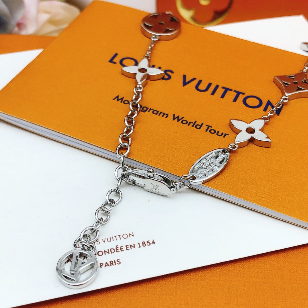 Geometric Emblem Pendant Necklace in Silver-Tone – Silver Detail – Design 004 close-up detail