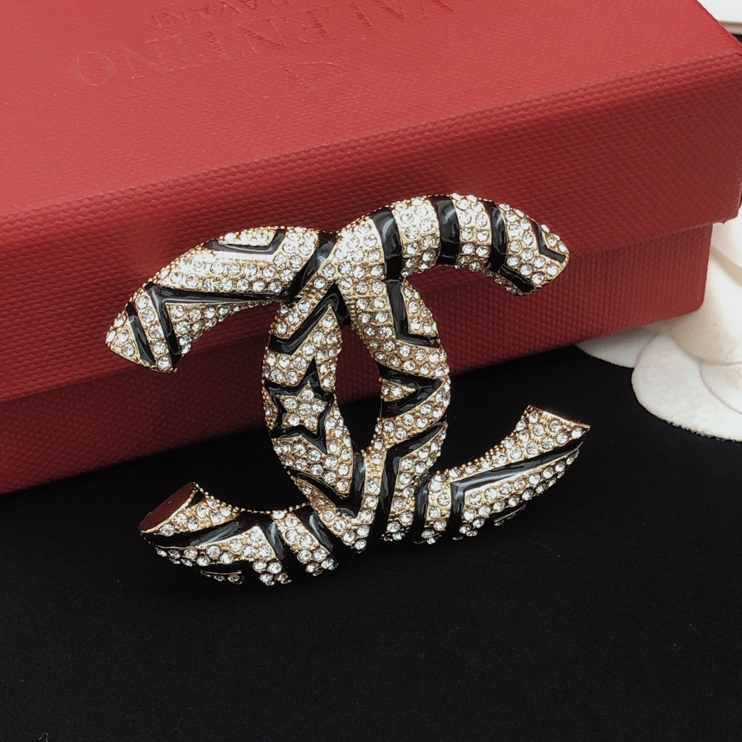 Star Brooch in Gold-Tone side detail