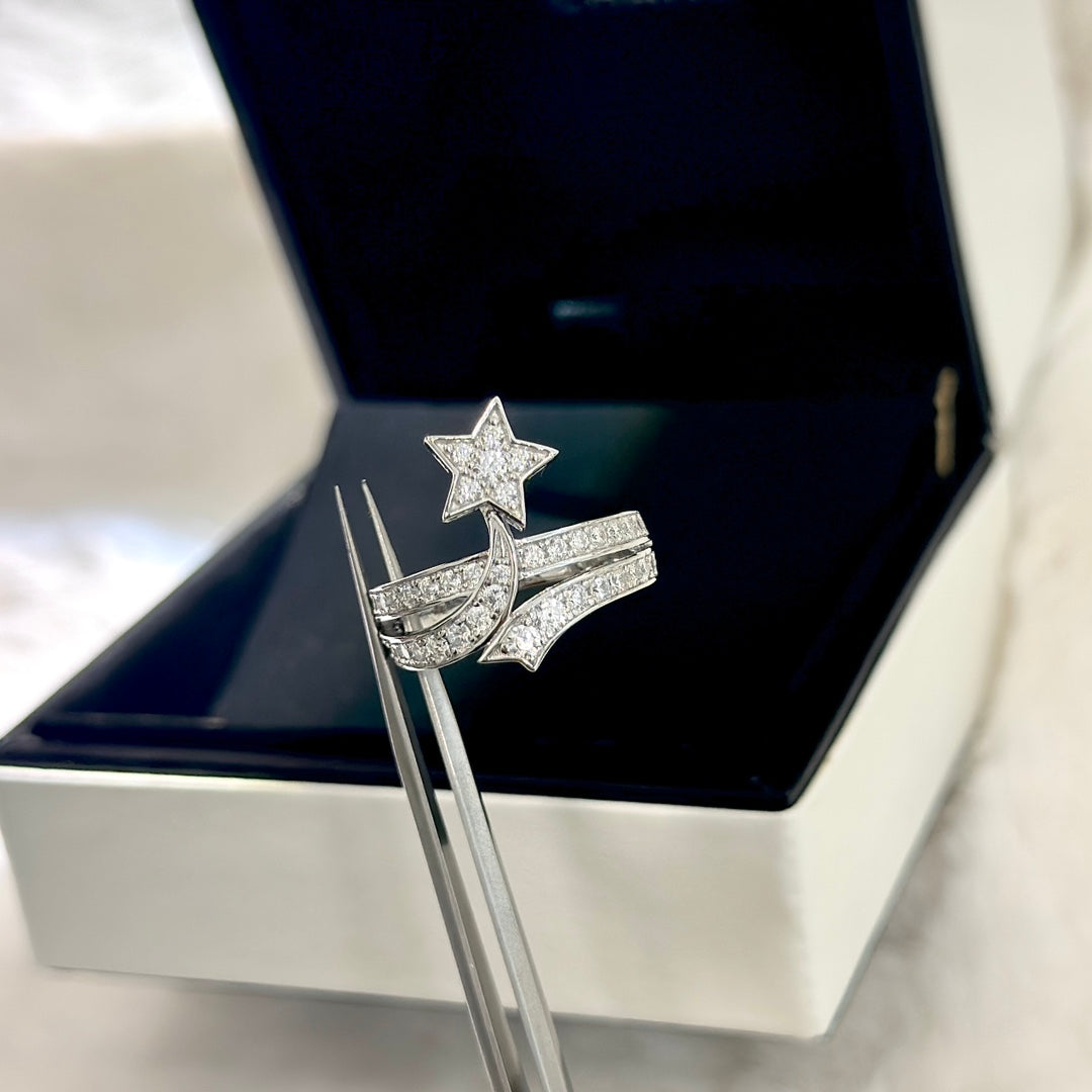 Signature Emblem Statement Ring in Gold-Tone – Design 001 detail view
