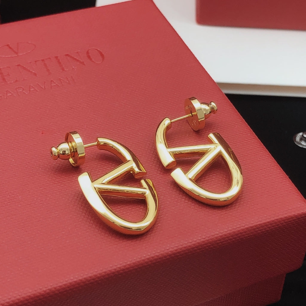 Signature Emblem Polished Stud Earrings – Small close-up view