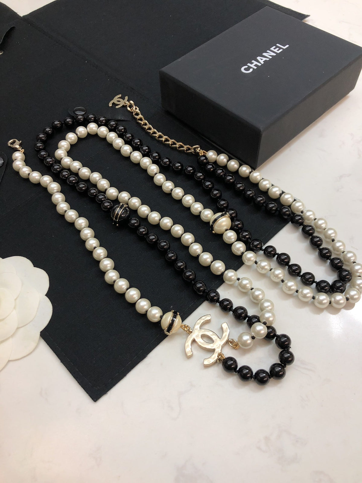 Pearl Pearl-Detail Pendant Necklace – Pearl Detail – Design 012 styled product view