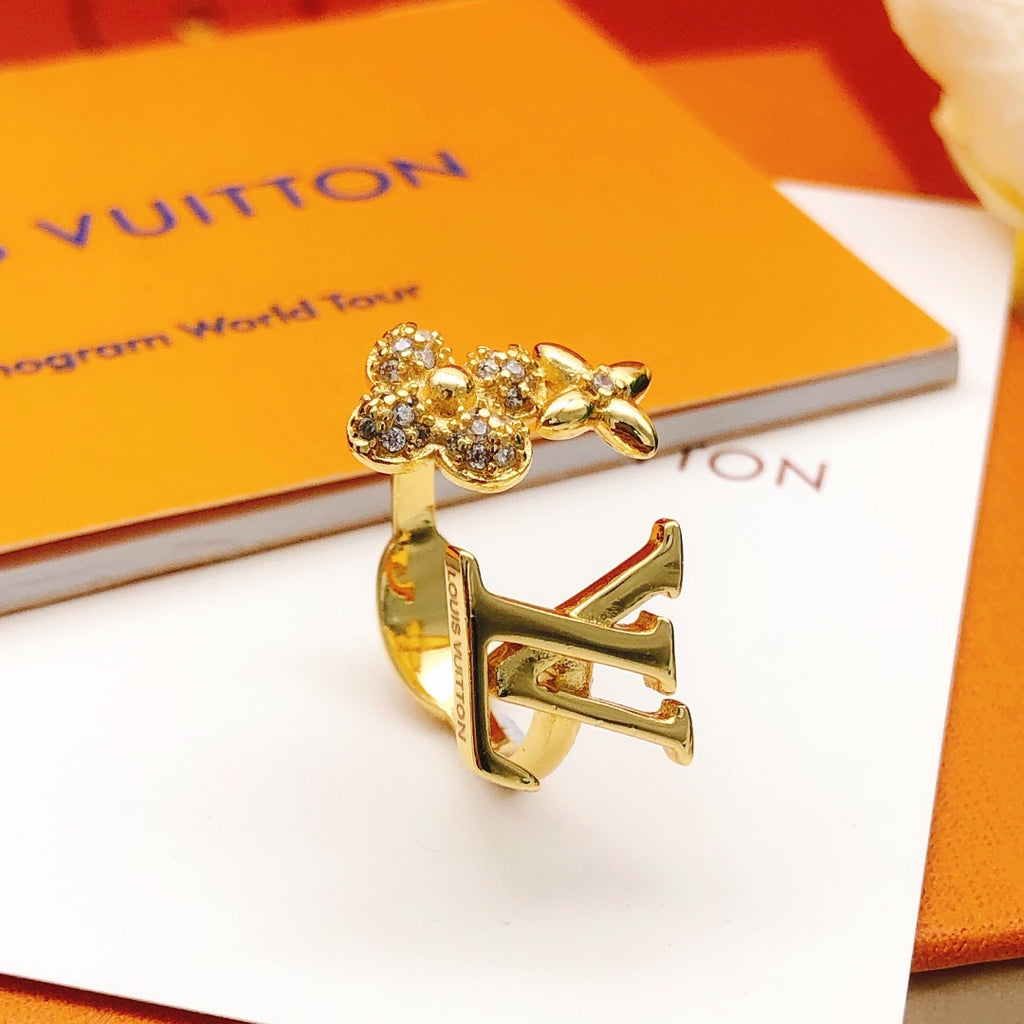 Floral Statement Ring in Gold-Tone – Design 002 close-up detail