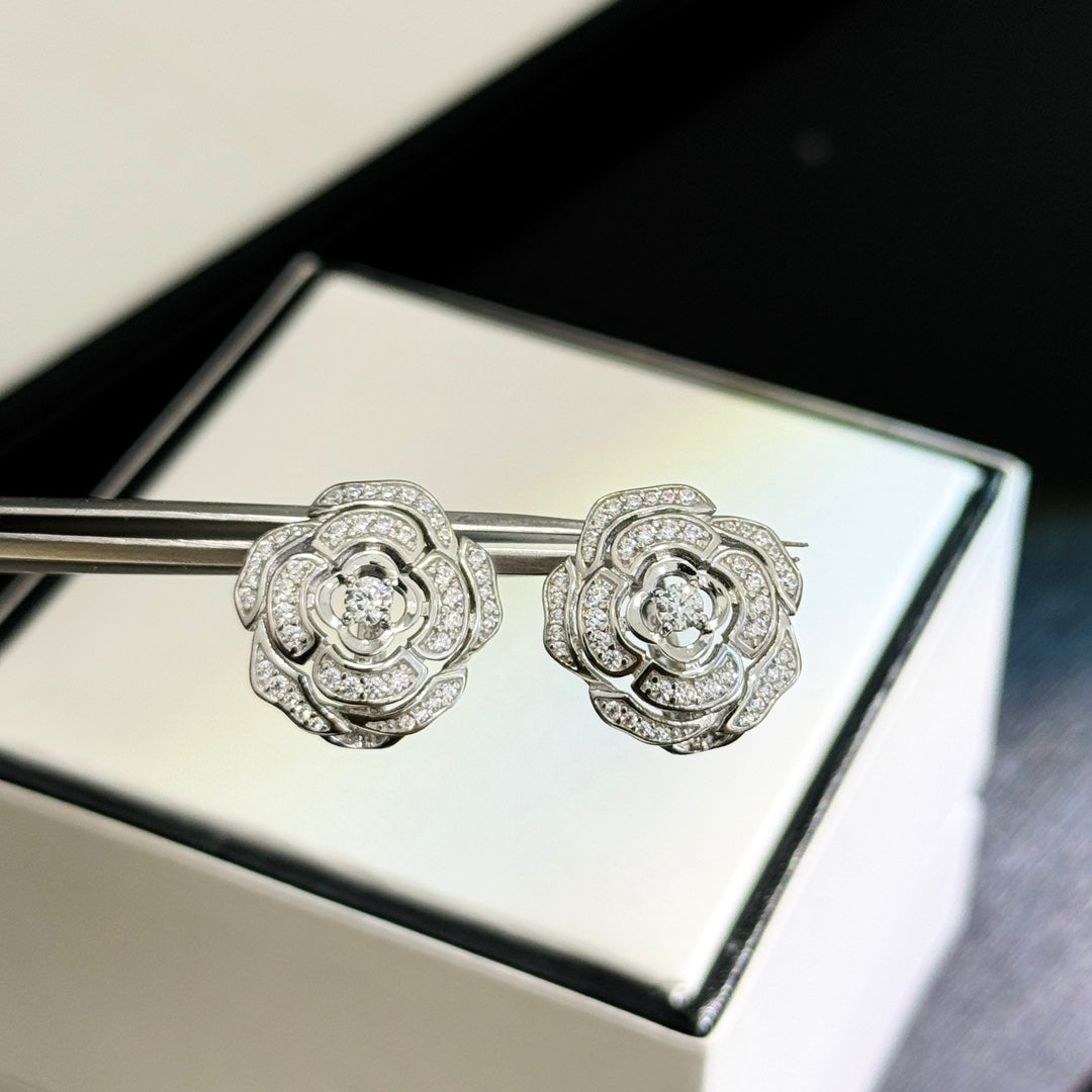 Camellia Jewelry Accessory in Gold-Tone – Camellia Detail – Design 004 close-up detail