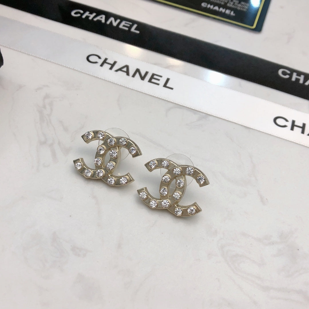 Heart Stud Earrings in Polished Metal-Tone – Heart Detail – Design 005 main product view
