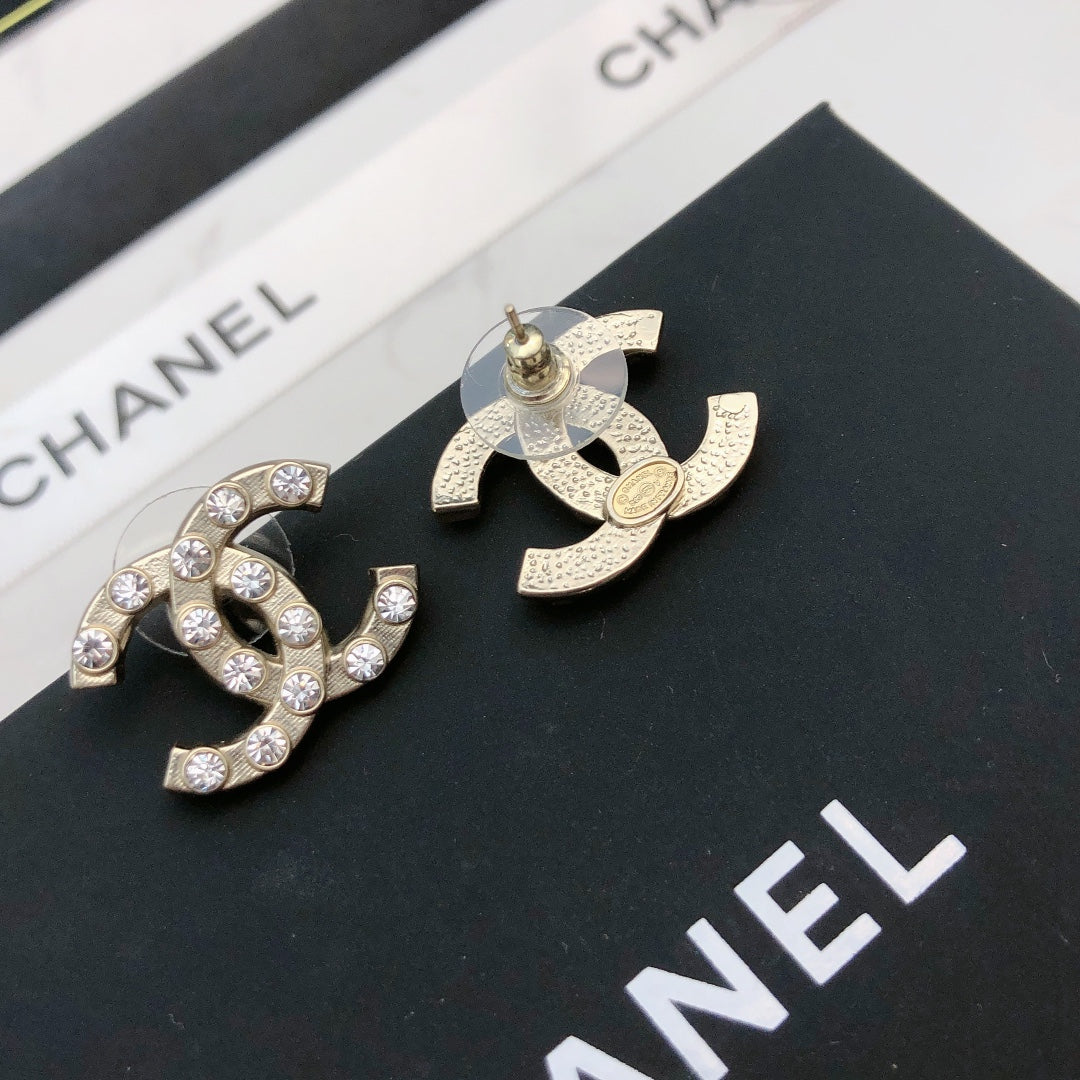 Heart Stud Earrings in Polished Metal-Tone – Heart Detail – Design 005 close-up detail