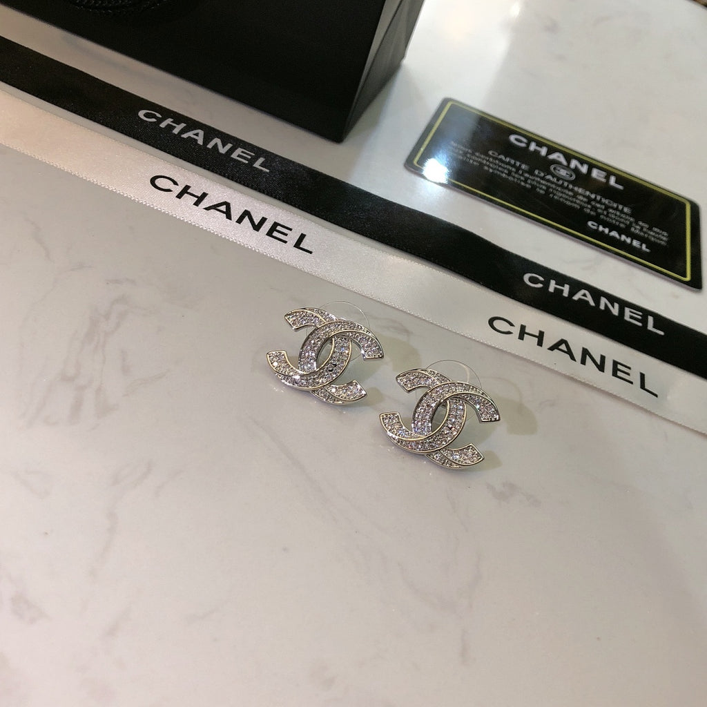 Pearl Pearl-Detail Stud Earrings – Pearl Detail – Design 015 front product view