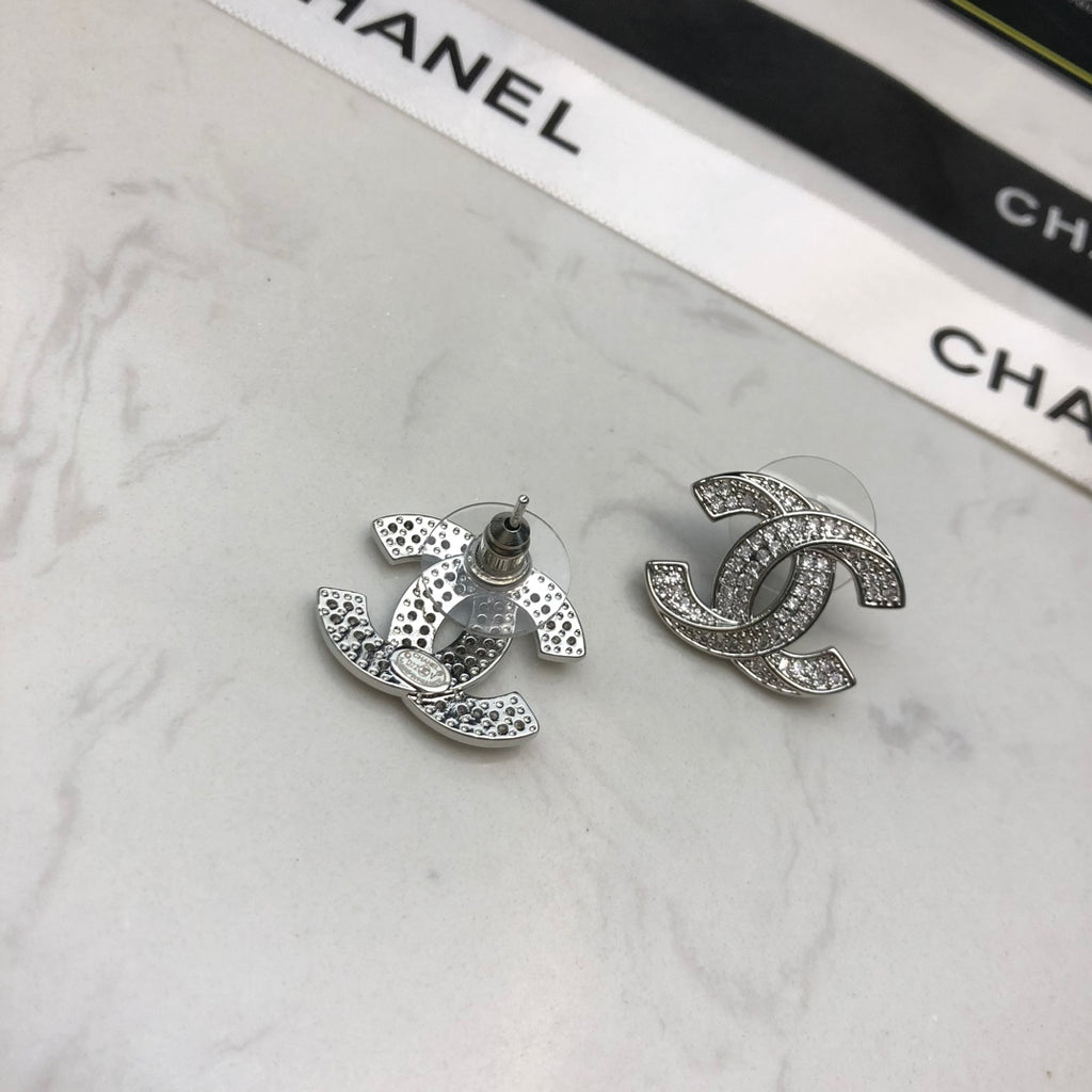 Pearl Pearl-Detail Stud Earrings – Pearl Detail – Design 015 styled product view