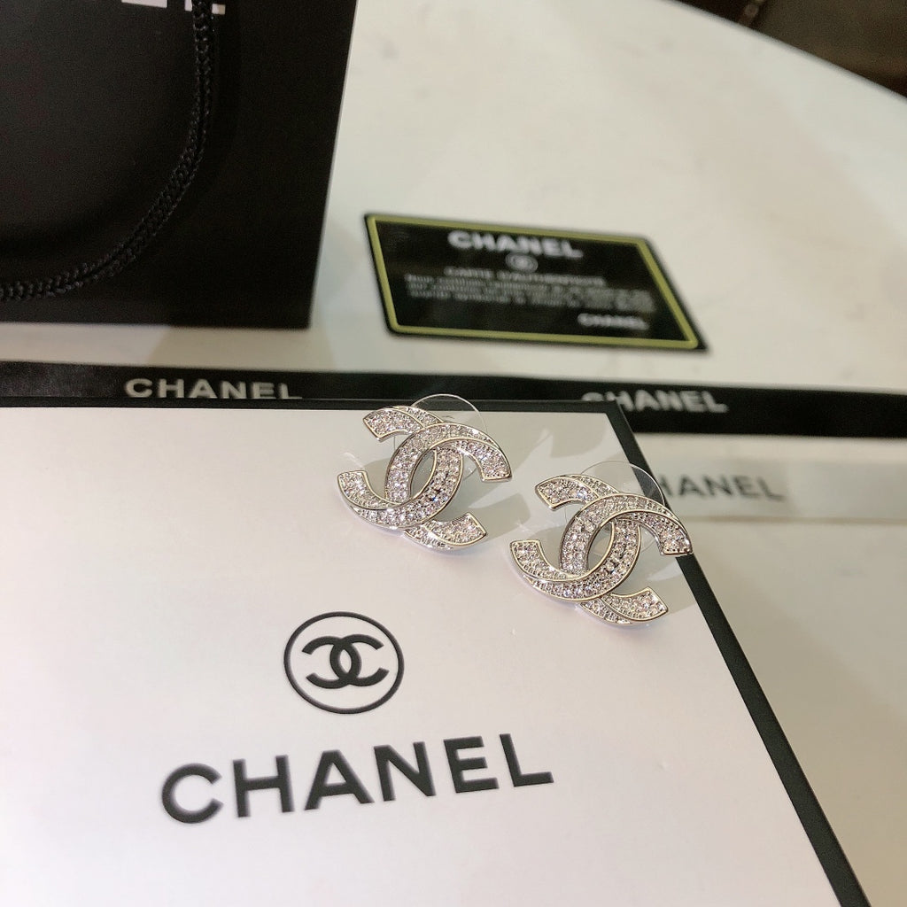 Pearl Pearl-Detail Stud Earrings – Pearl Detail – Design 015 front product view