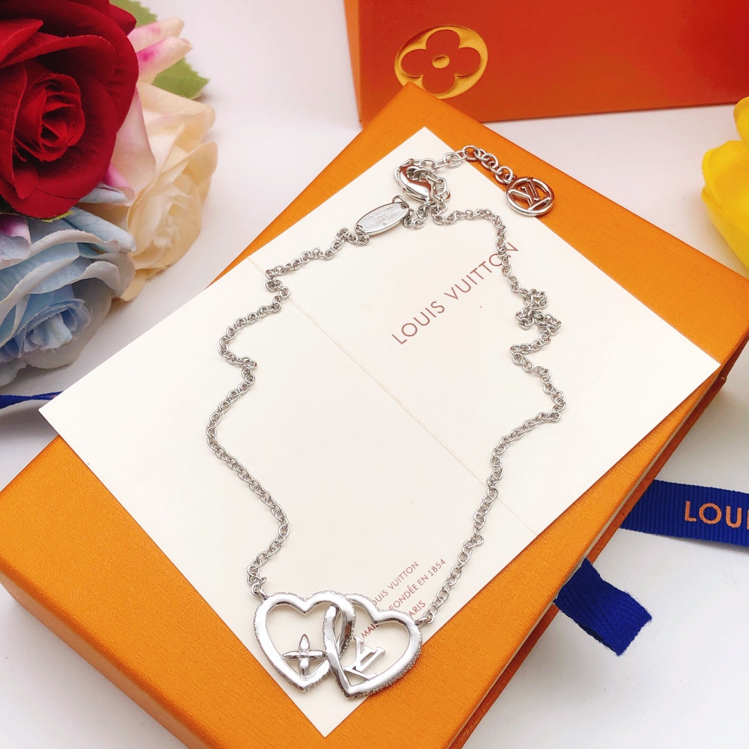 Heart Pendant Necklace in Gold-Tone – Design 005 side detail
