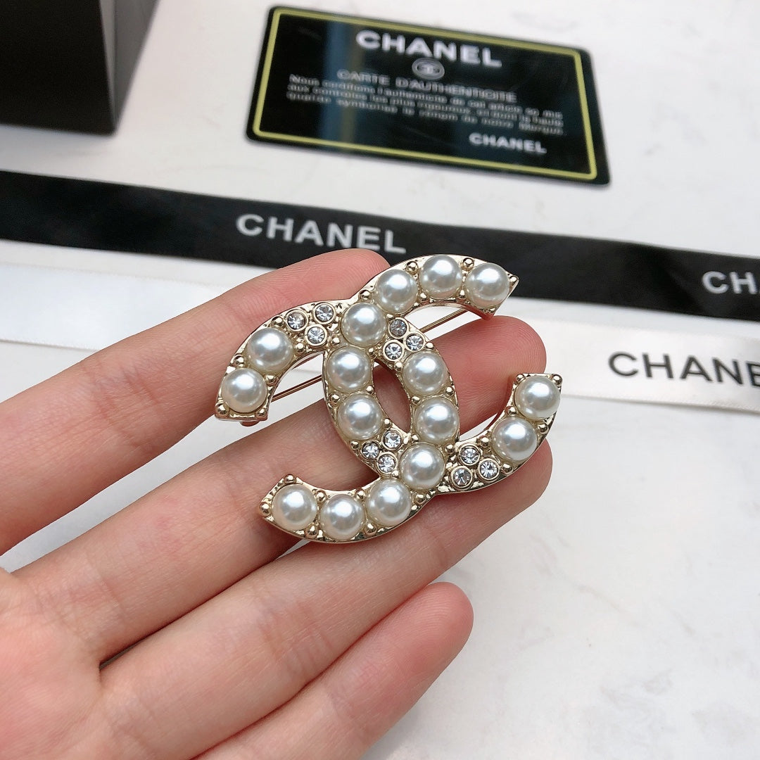Signature Emblem Brooch in Polished Metal-Tone – Design 034 main product view