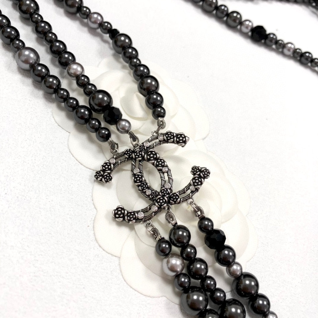 Pearl Pearl-Detail Pendant Necklace – Pearl Detail – Design 060 main product view