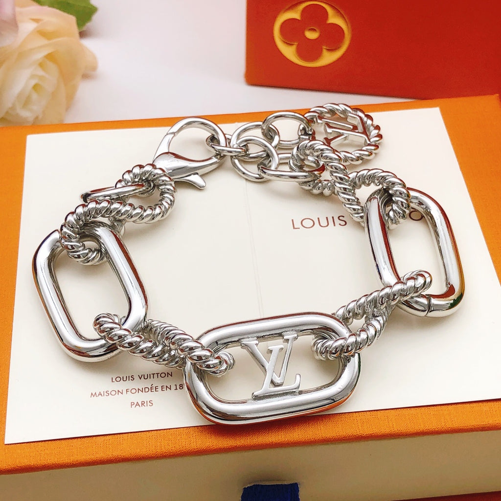 Twist Bracelet in Silver-Tone side detail