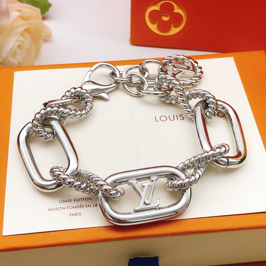Twist Bracelet in Silver-Tone side detail