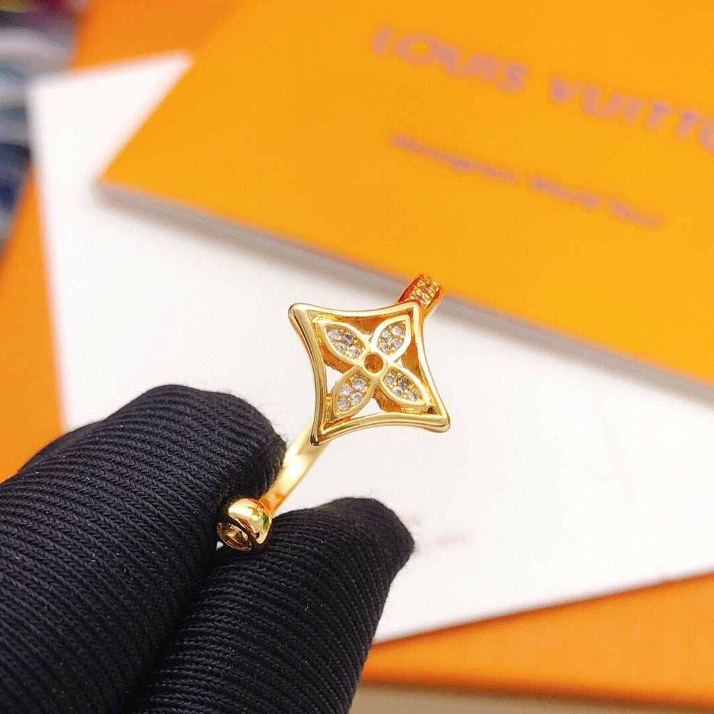 Geometric Emblem Statement Ring in Gold-Tone – Design 009 close-up detail