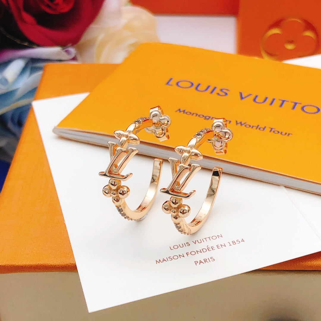 Geometric Emblem Statement Earrings in Rose-Gold-Tone – Rose Gold Detail – Design 002 detail view