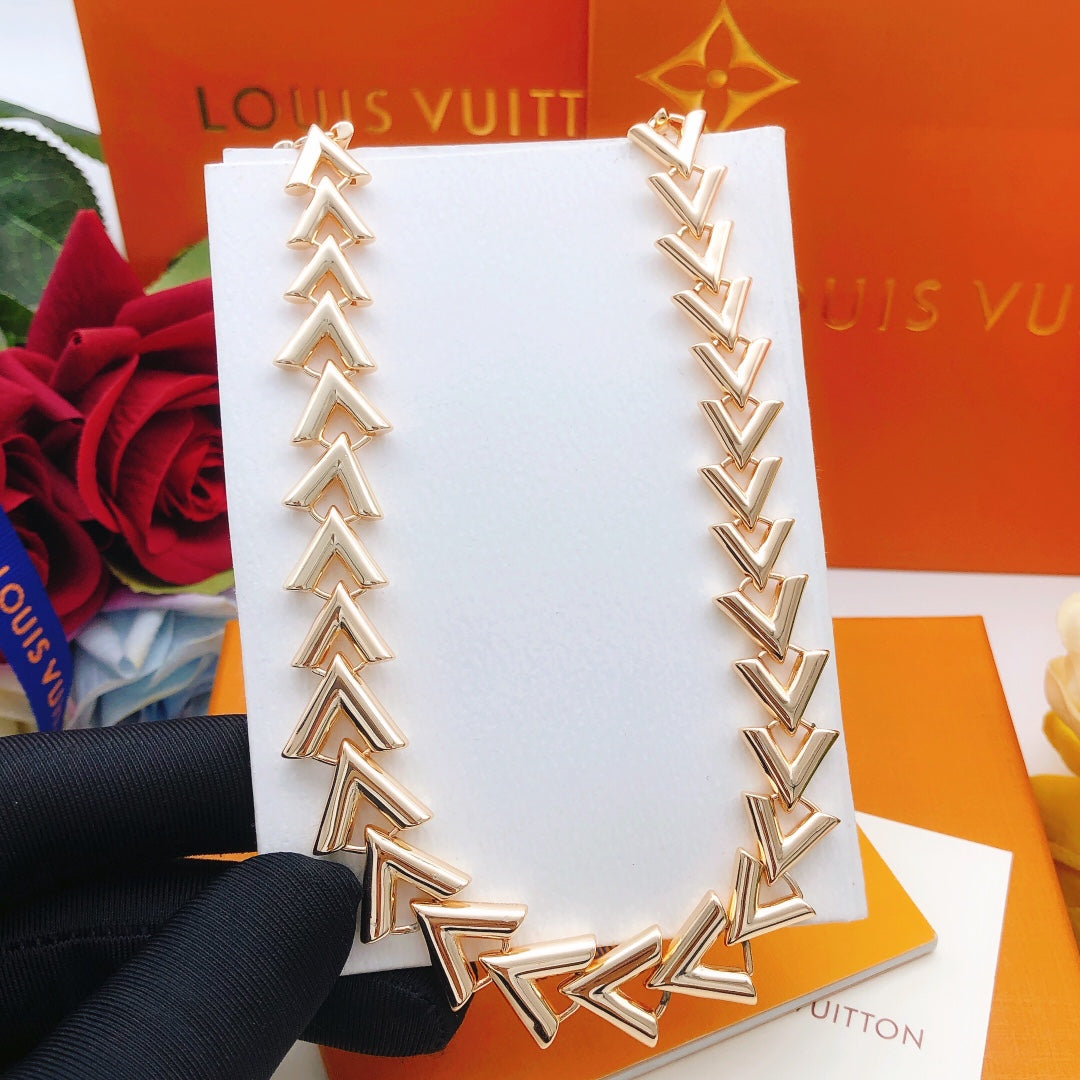 Geometric Emblem Pendant Necklace in Rose-Gold-Tone – Rose Gold Detail – Design 007 close-up detail