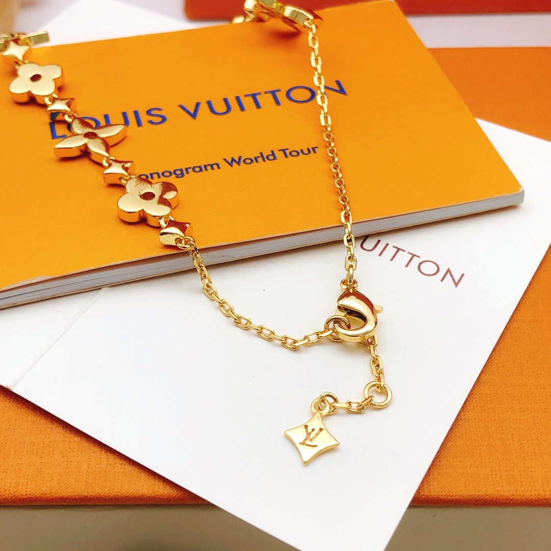 Floral Pendant Necklace in Gold-Tone – Design 006 close-up detail
