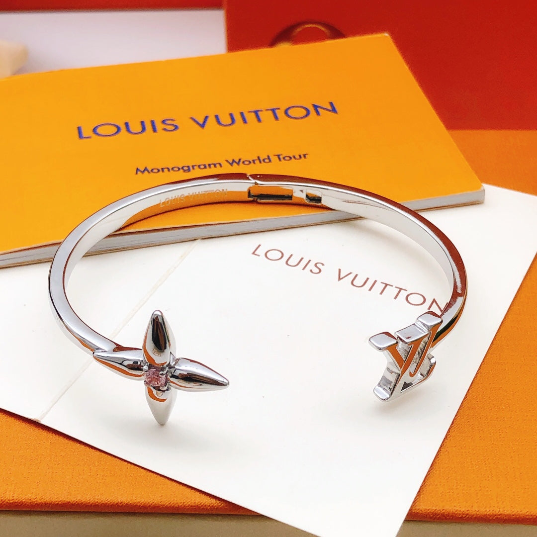 Geometric Emblem Bangle in Gold-Tone – Design 011 detail view