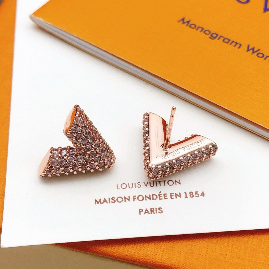 Geometric Emblem Fashion Accessory – Rose Gold Detail detail view