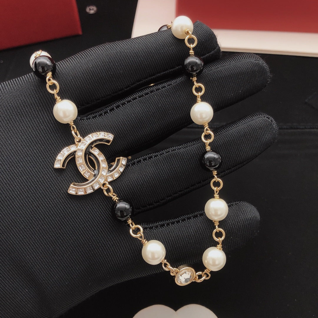 Pearl Pearl-Detail Pendant Necklace – Pearl Detail – Design 016 front product view