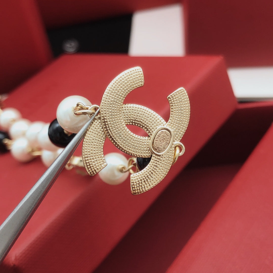 Pearl Pearl-Detail Pendant Necklace – Pearl Detail – Design 006 front product view