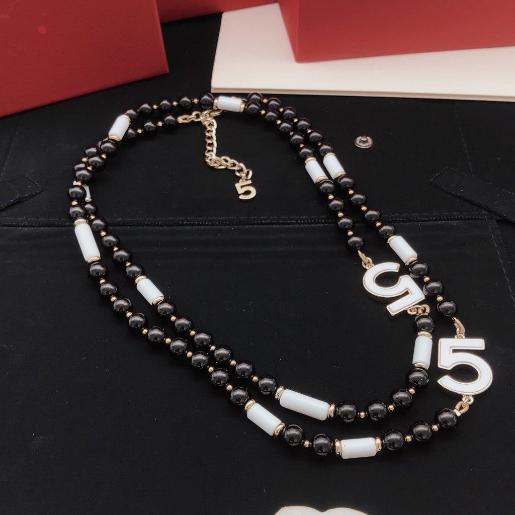 Pearl Pearl-Detail Pendant Necklace – Pearl Detail – Design 061 detail view