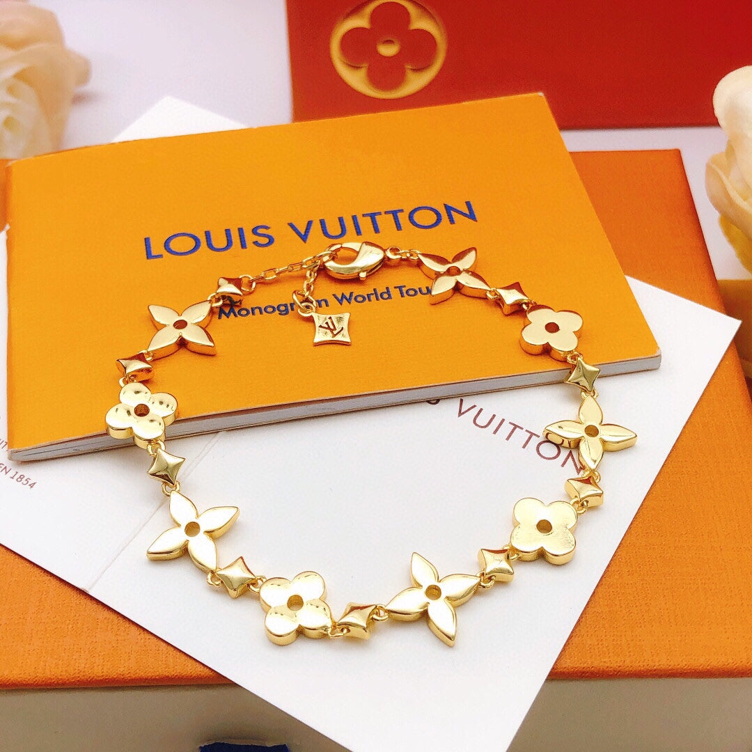 Floral Bracelet in Gold-Tone – Design 006 detail view