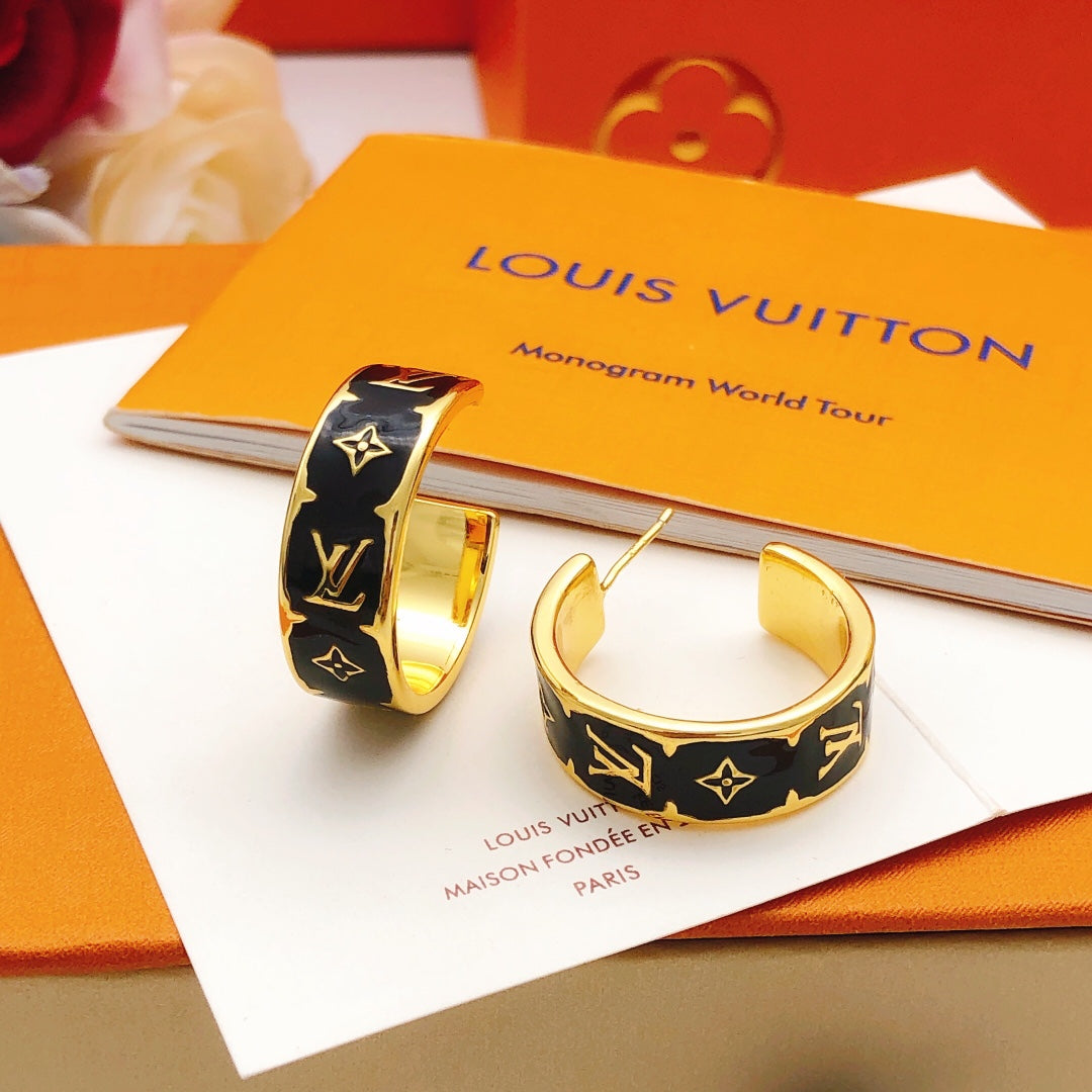 Round Statement Earrings in Gold-Tone – Black Detail detail view