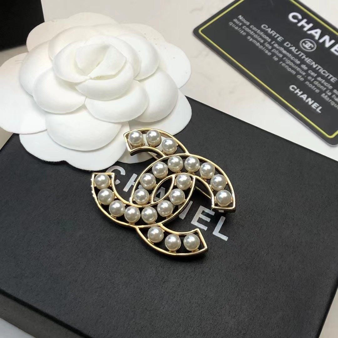 Double-C Emblem Brooch in Polished Metal-Tone – Design 039 main product view