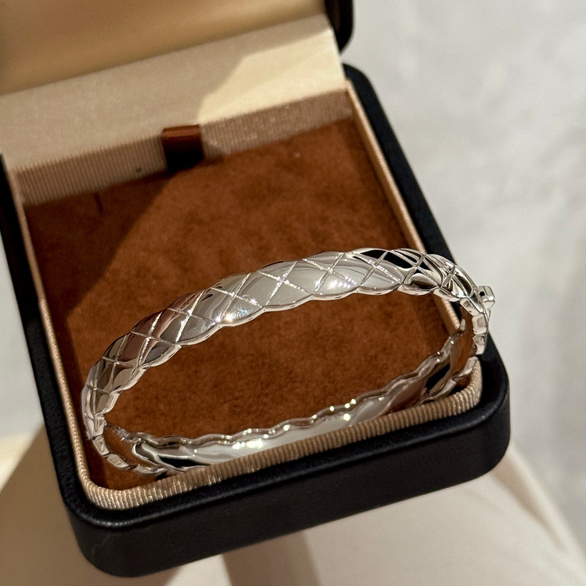 Signature Emblem Bangle in Gold-Tone – Design 008 side detail