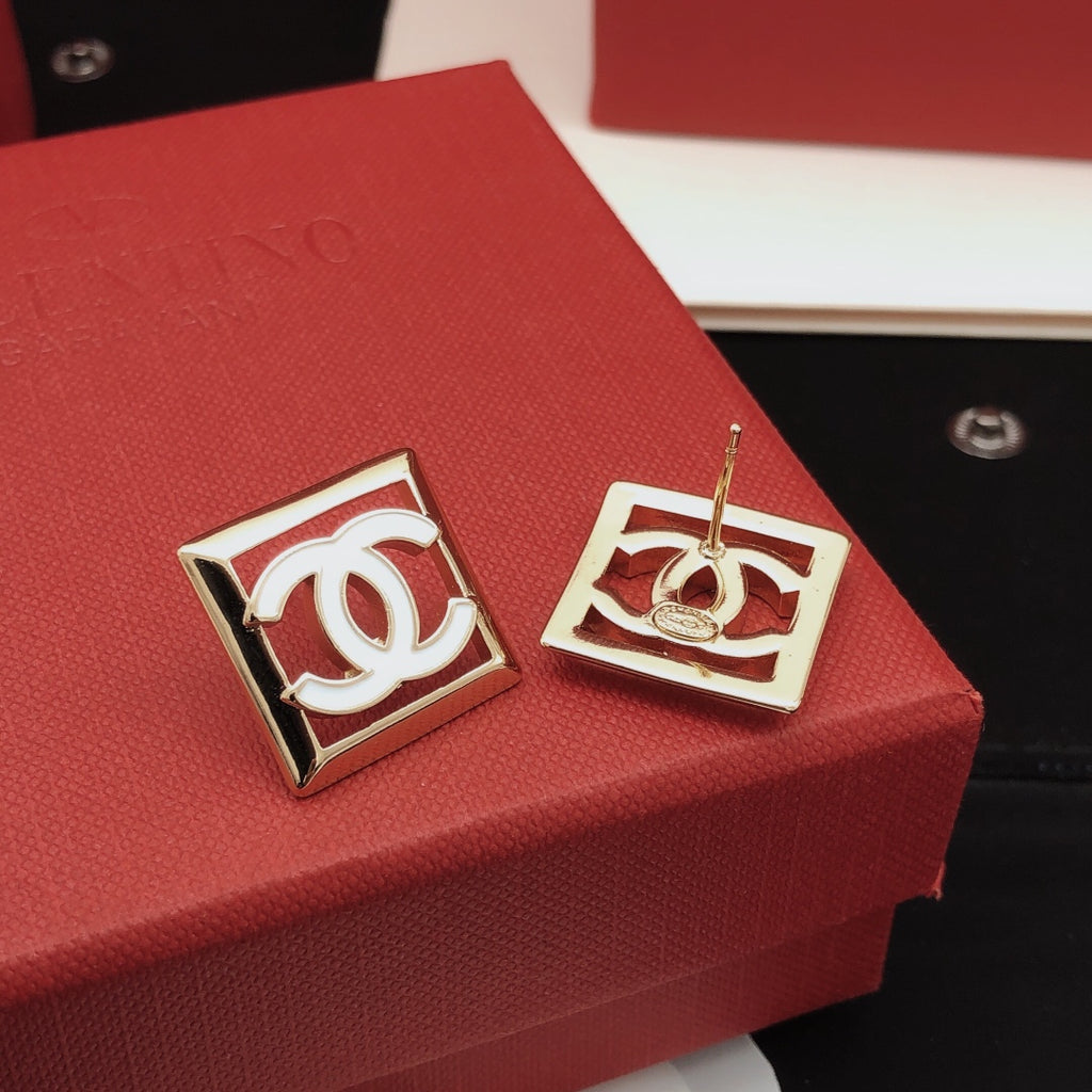 Square Stud Earrings in Gold-Tone – White Detail detail view