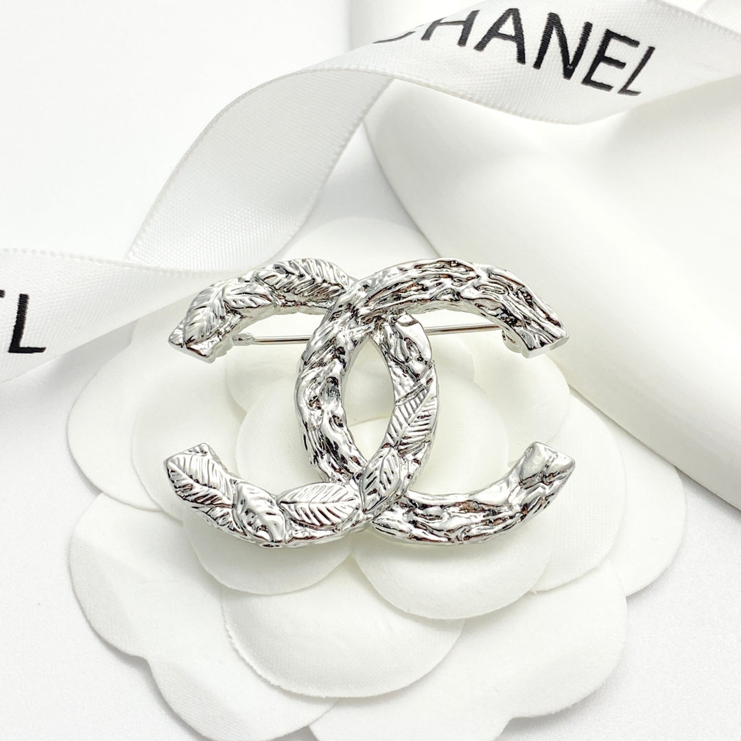 Double-C Emblem Brooch in Silver-Tone – Design 001 close-up detail